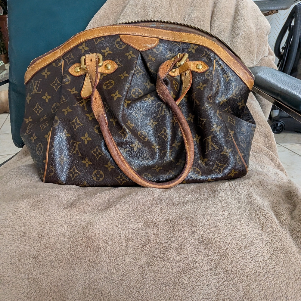 Louis Vuitton Well Loved Purse. No Rips Or Tears